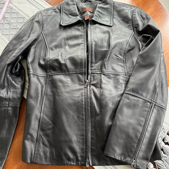 Beautiful Black Leather Jacket - Picture 2 of 5